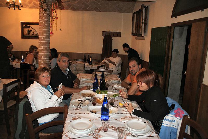 Agriturismo da Pudech, tavolate 4.jpg